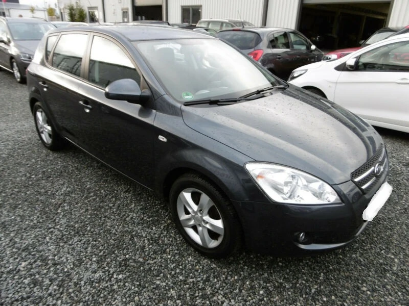 Kia Ceed 1.6, снимка 3 - Автомобили и джипове - 53991080