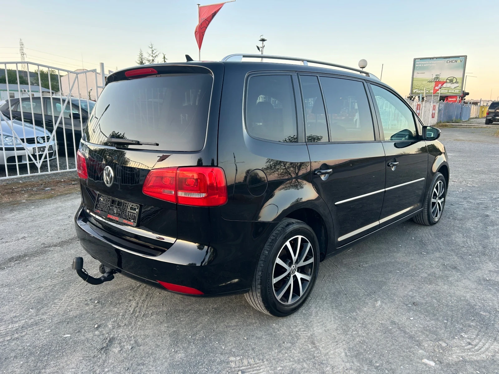 VW Touran 2.0 TDI / HIGHLINE / ПАНОРАМА / НАВИ / АЛКАНТАРА  - изображение 5