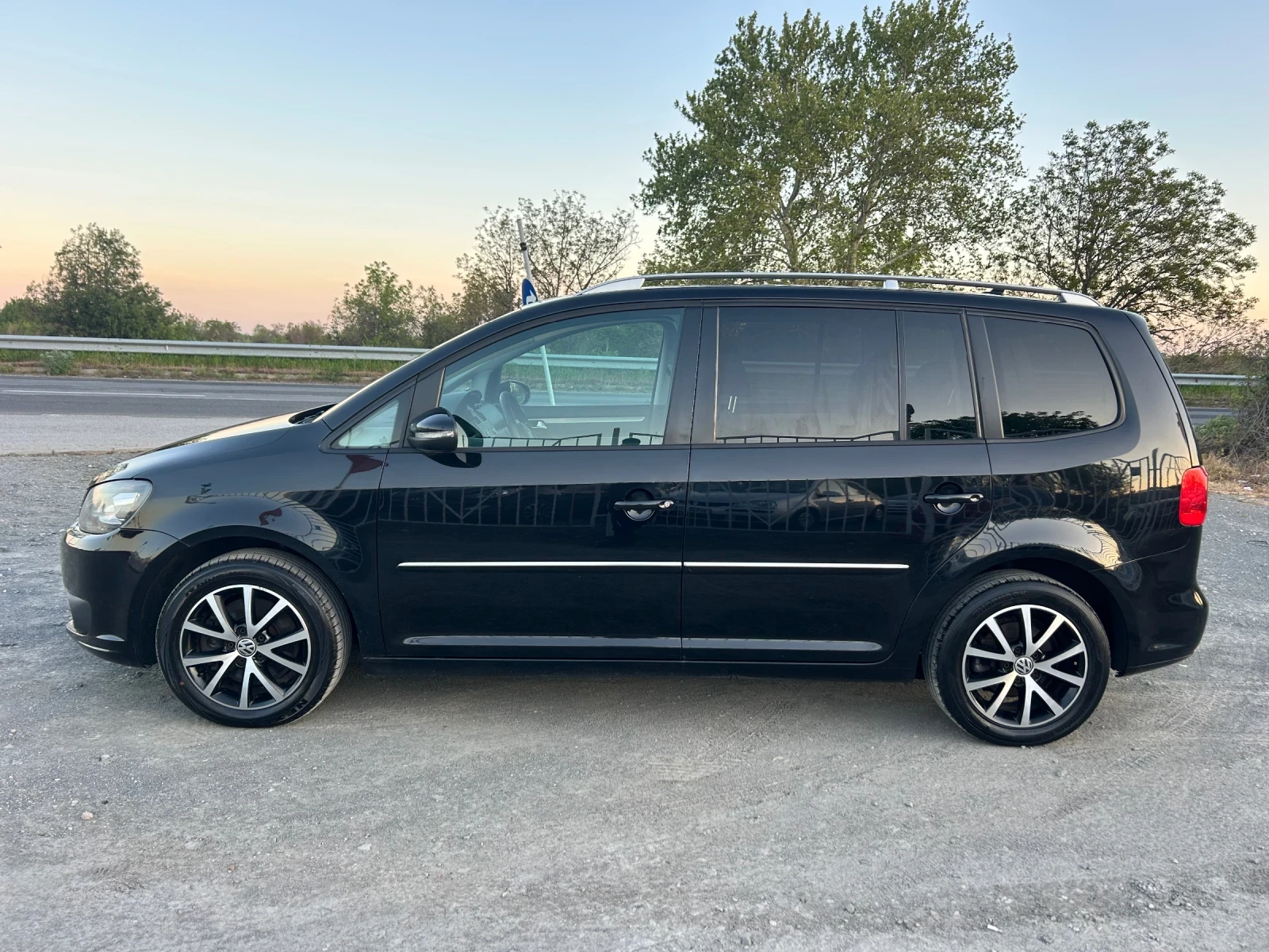 VW Touran 2.0 TDI / HIGHLINE / ПАНОРАМА / НАВИ / АЛКАНТАРА  - изображение 8