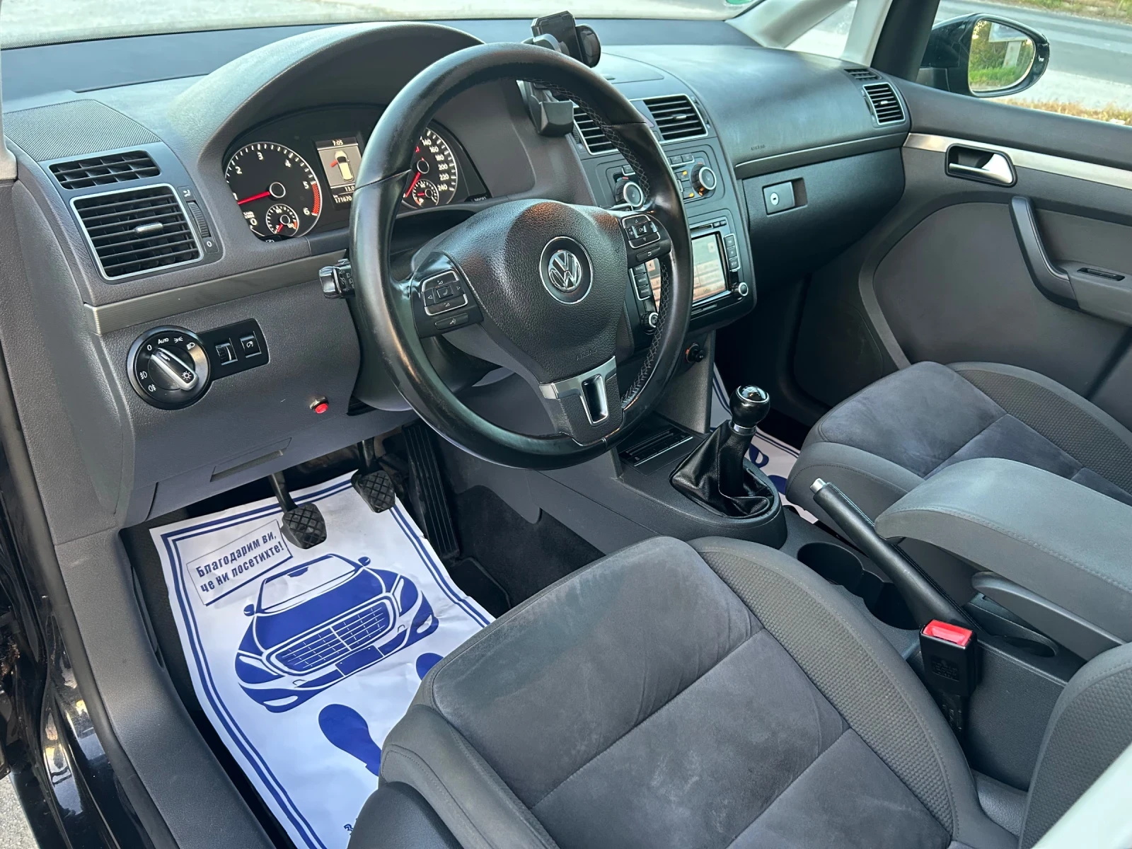 VW Touran 2.0 TDI / HIGHLINE / ПАНОРАМА / НАВИ / АЛКАНТАРА  - изображение 9