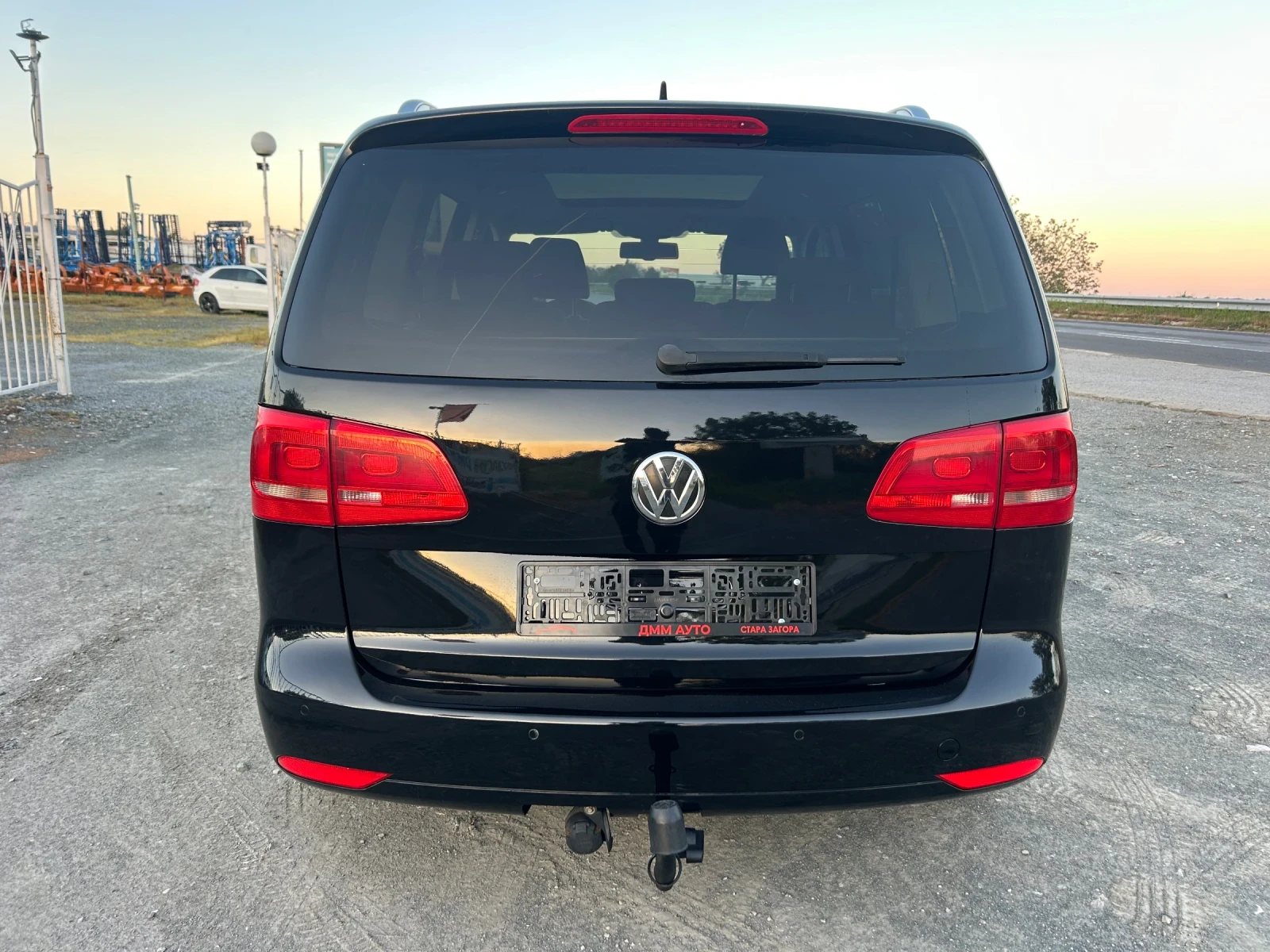 VW Touran 2.0 TDI / HIGHLINE / ПАНОРАМА / НАВИ / АЛКАНТАРА  - изображение 6