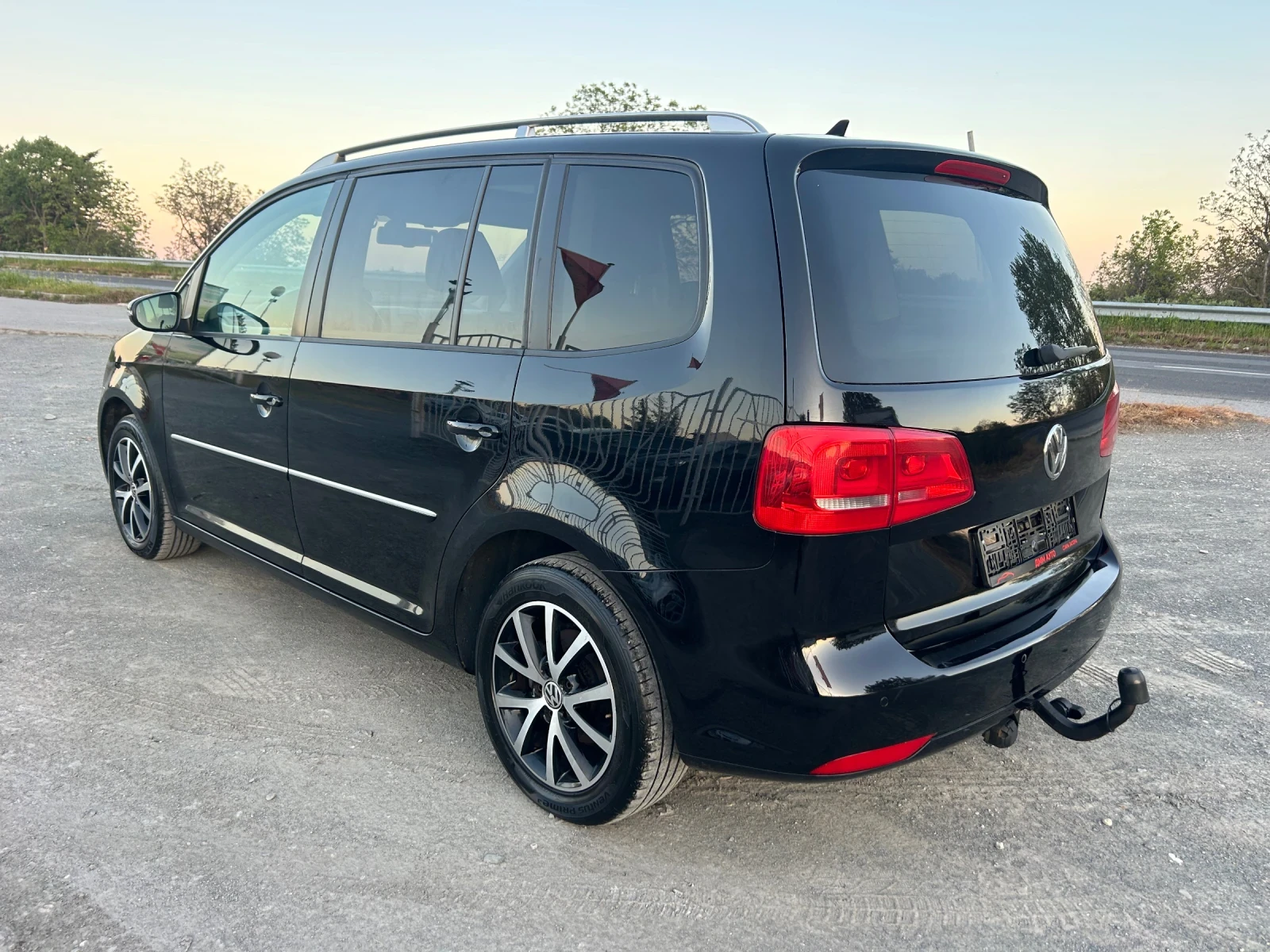 VW Touran 2.0 TDI / HIGHLINE / ПАНОРАМА / НАВИ / АЛКАНТАРА  - изображение 7