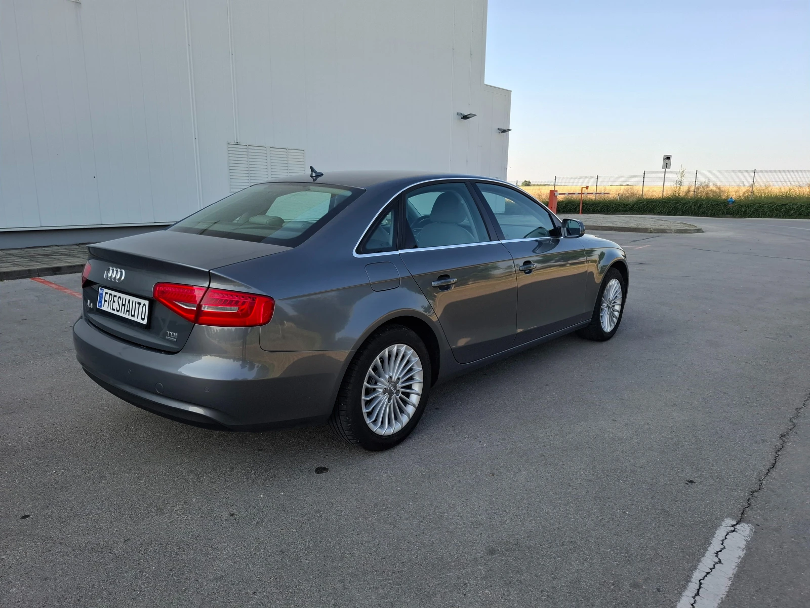 Audi A4 2.0tdi 4х4 Navi Кожа - изображение 5