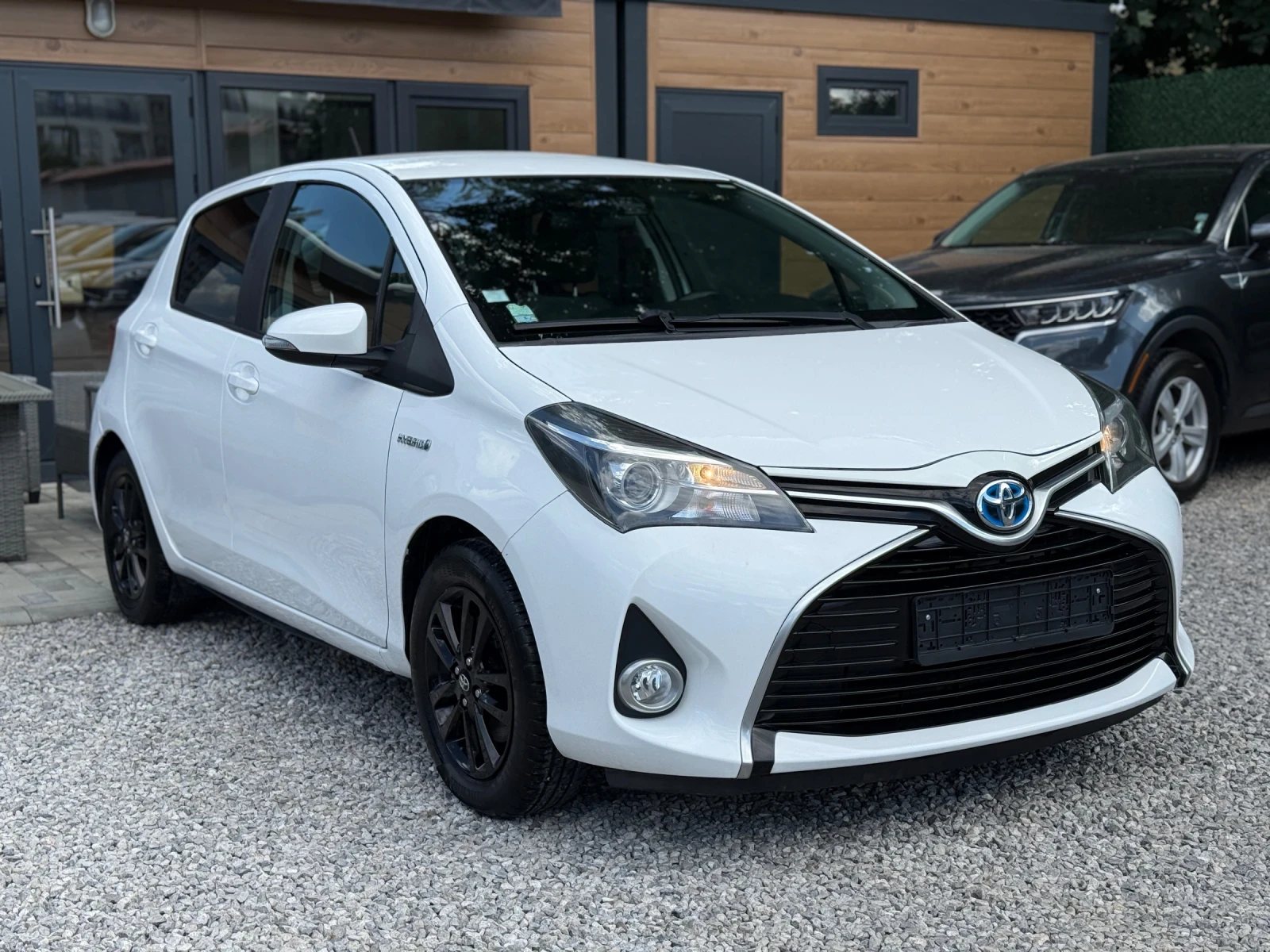 Toyota Yaris Hybrid/73hp/Камера/Навигация/Автоматик - изображение 3