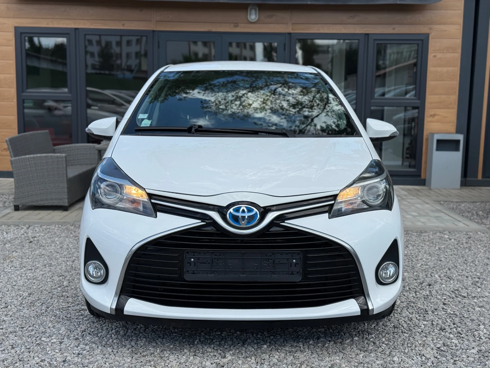 Toyota Yaris Hybrid/73hp/Камера/Навигация/Автоматик - изображение 2