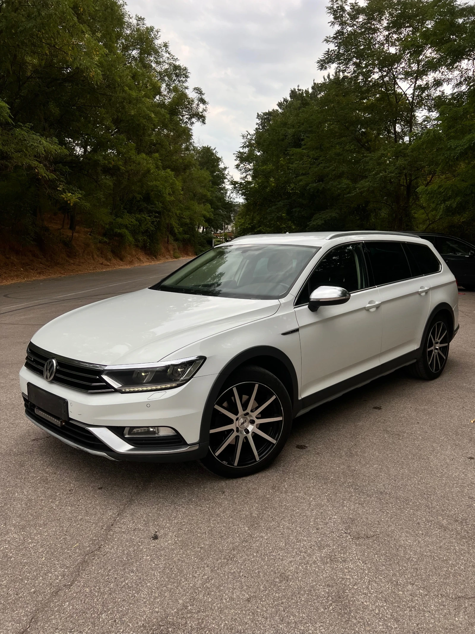 VW Alltrack 2000 TDI ALLTRACK 4X4 190 КС DSG - изображение 4