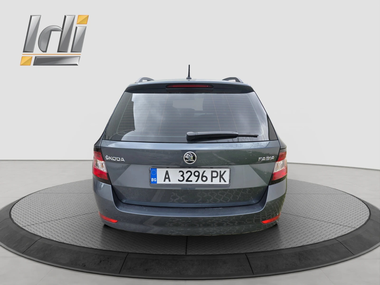 Skoda Fabia 1.0 - изображение 5