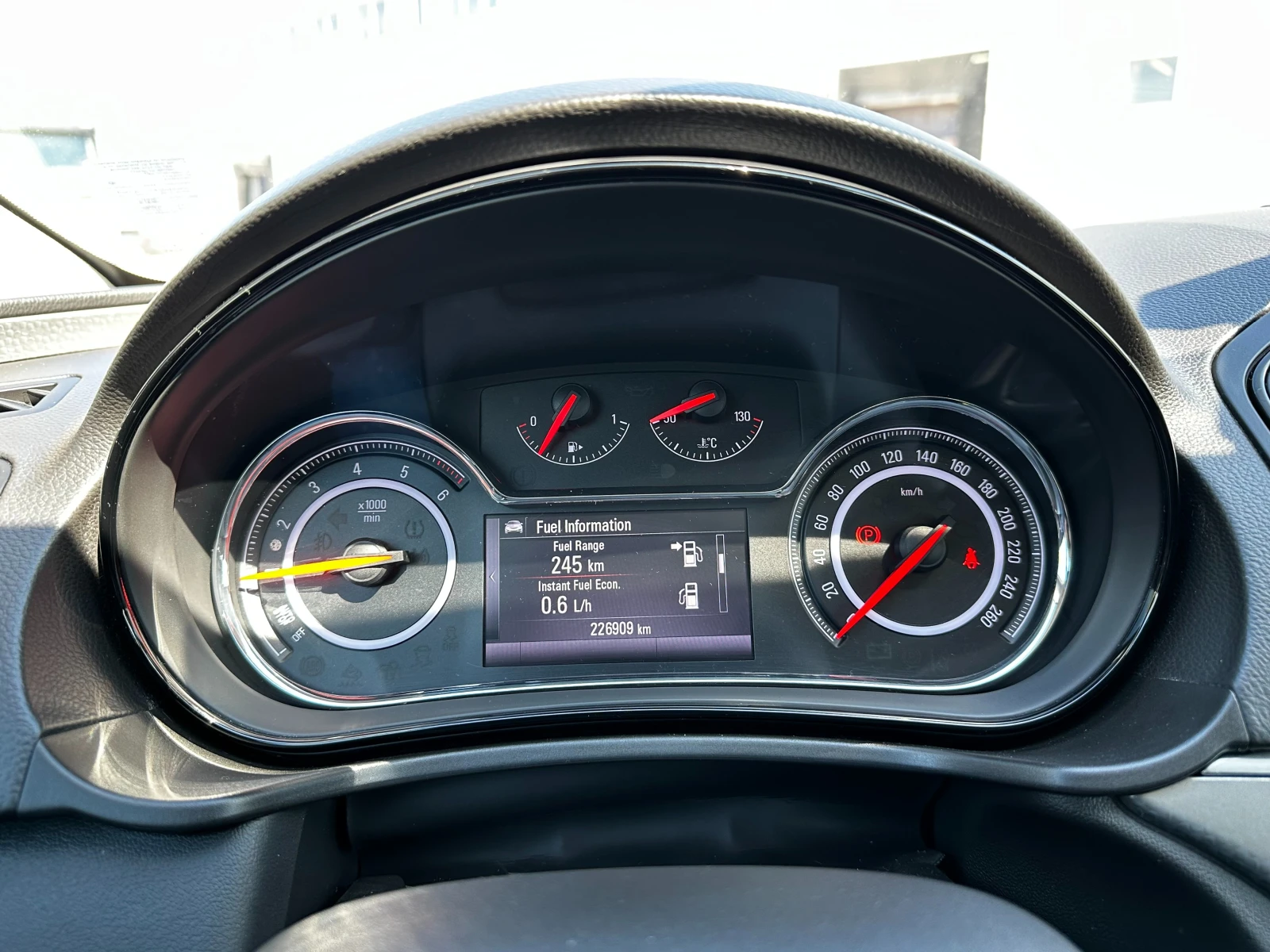 Opel Insignia Facelift/Нави/Камера, снимка 15 - Автомобили и джипове - 54204937