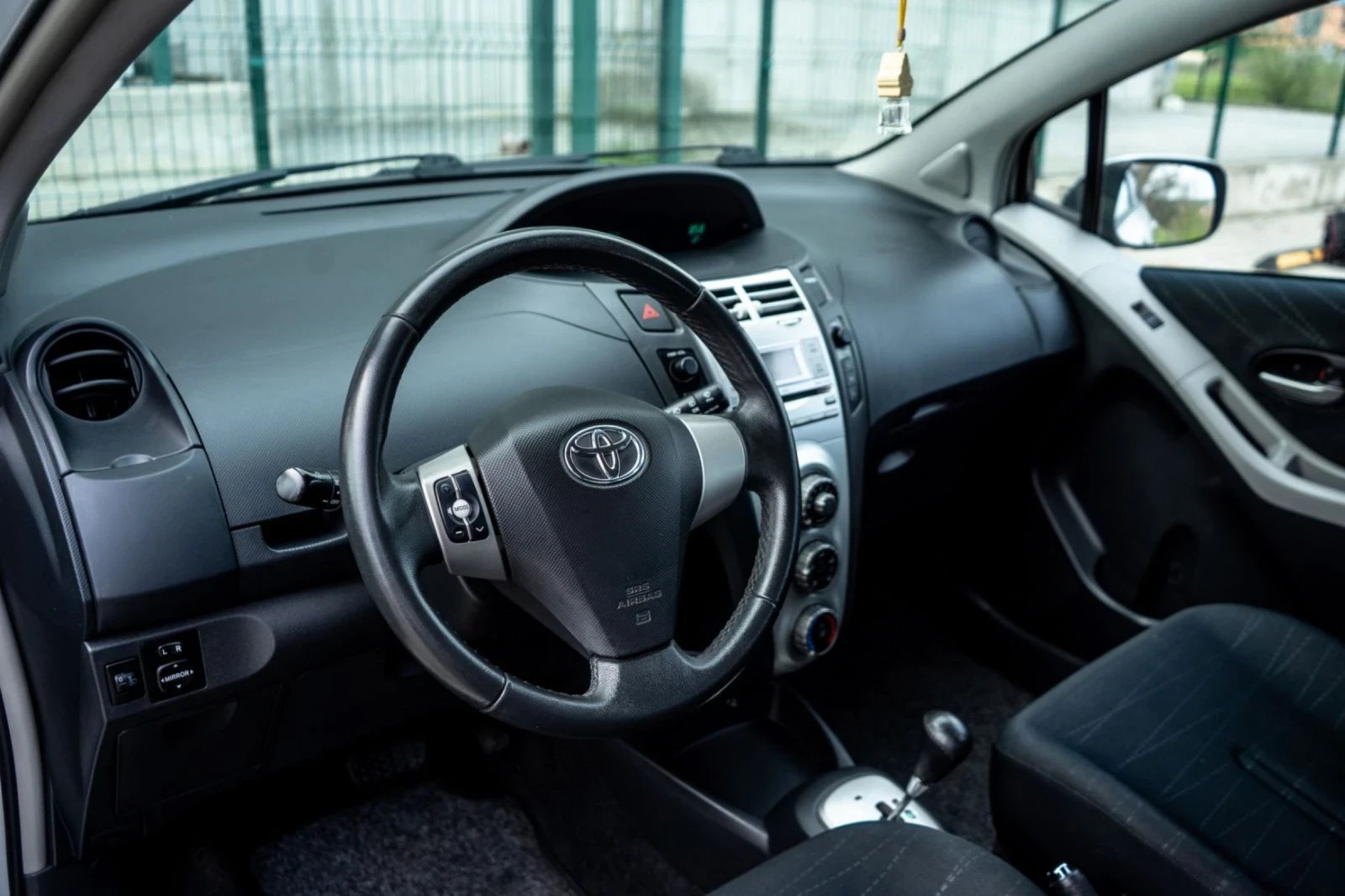 Toyota Yaris Автоматик!! 130 хил!  Реална, снимка 9 - Автомобили и джипове - 54213692