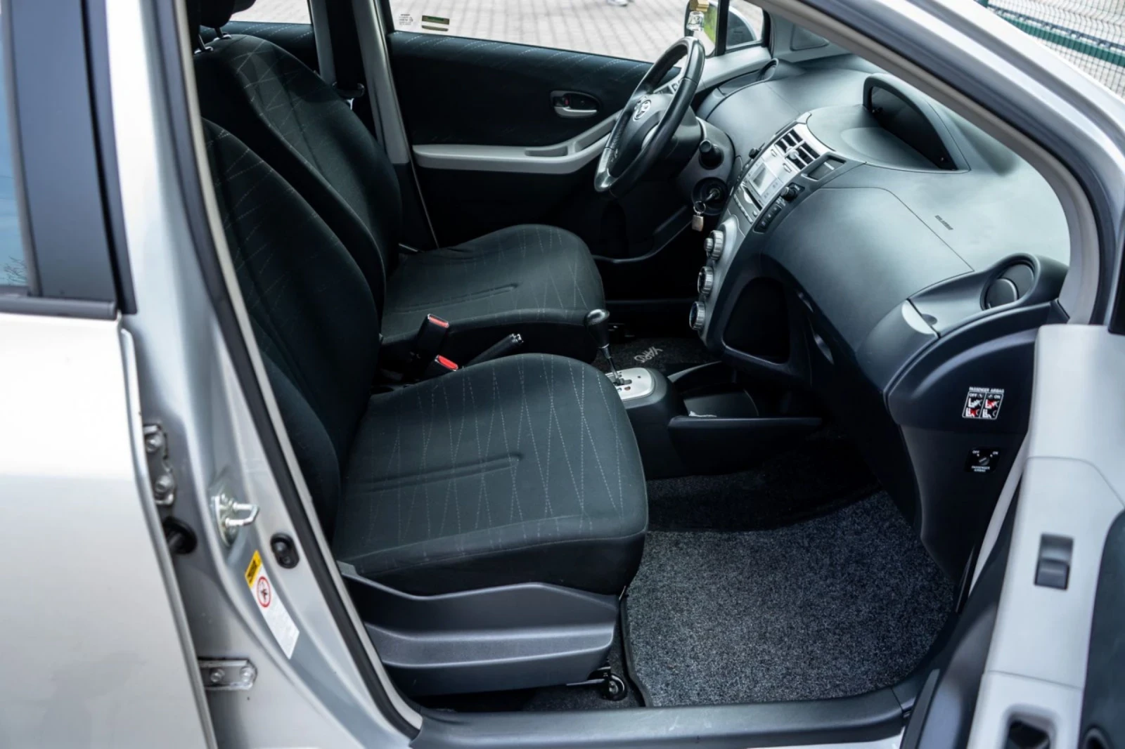 Toyota Yaris Автоматик!! 130 хил!  Реална, снимка 13 - Автомобили и джипове - 54213692