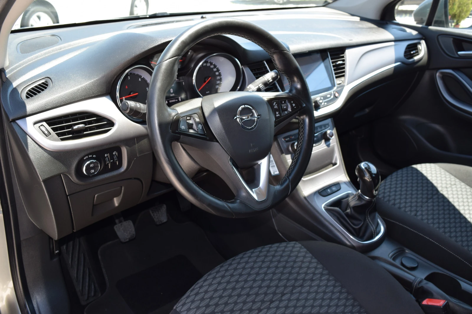 Opel Astra 1, 6cdti* Euro6B* Навигация, снимка 9 - Автомобили и джипове - 54847078