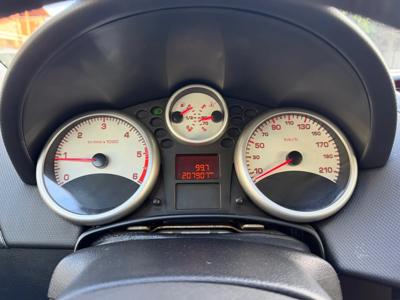 Peugeot 207 1.4HDI FACELIFT, снимка 13 - Автомобили и джипове - 54856986