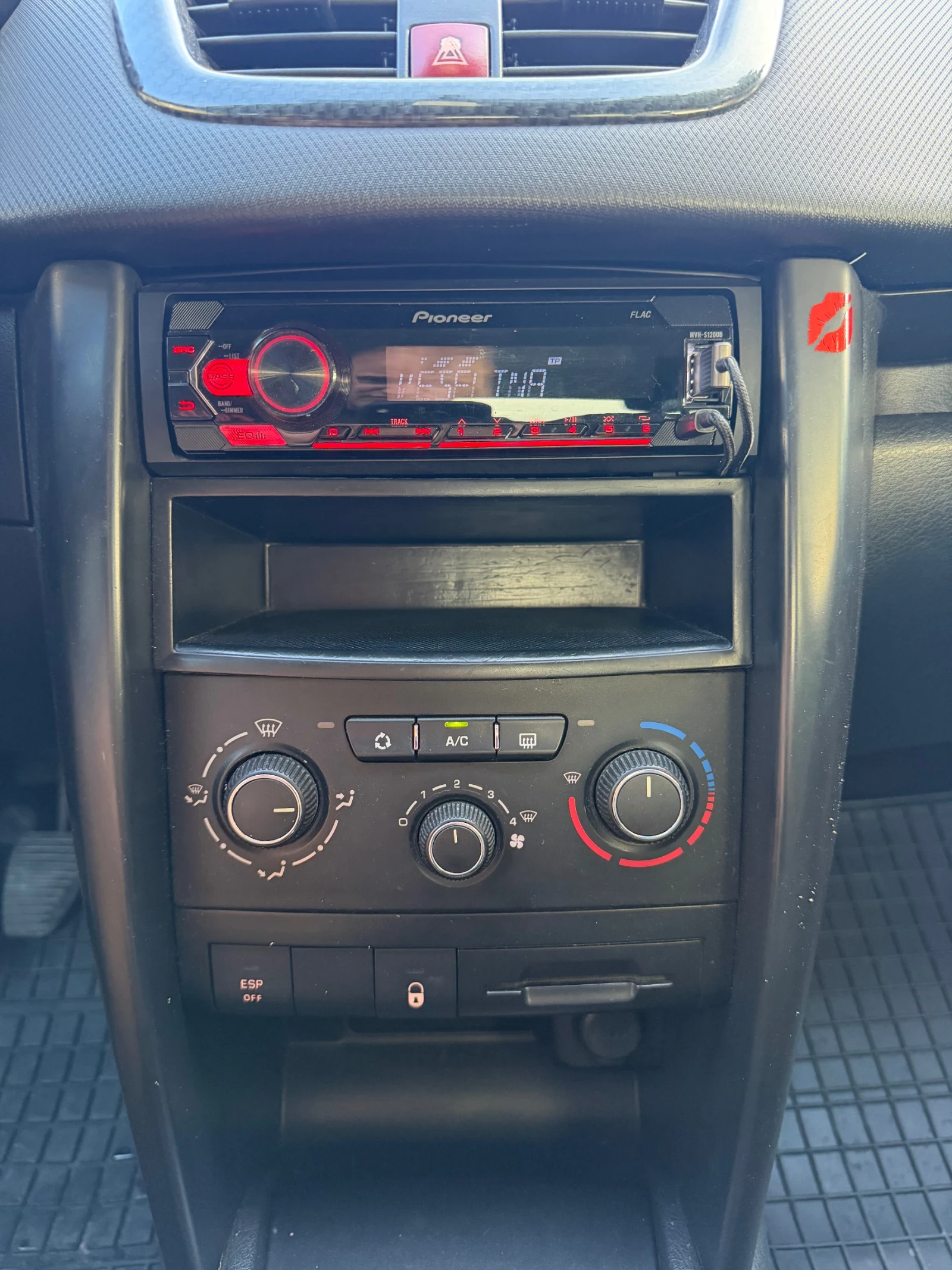 Peugeot 207 1.4HDI FACELIFT, снимка 14 - Автомобили и джипове - 54856986