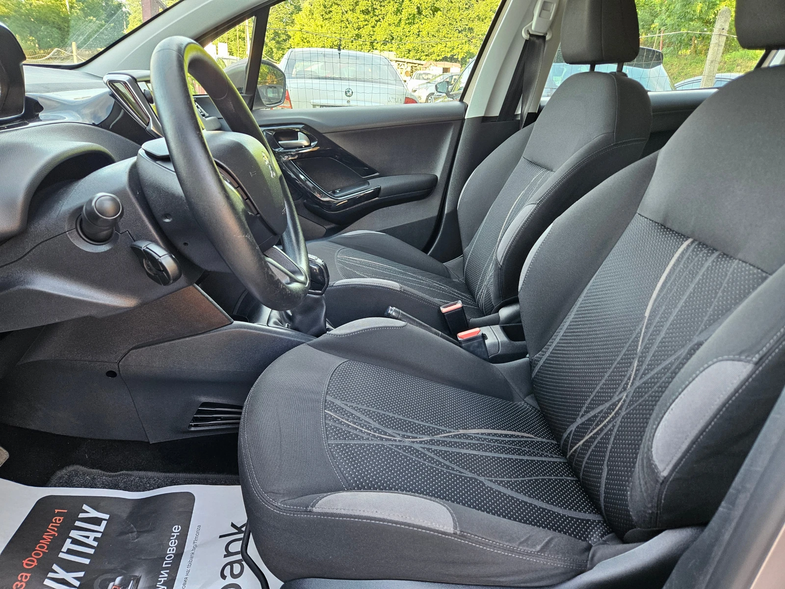 Peugeot 208 1.4, 68к.с., евро 5а!, снимка 12 - Автомобили и джипове - 54887829