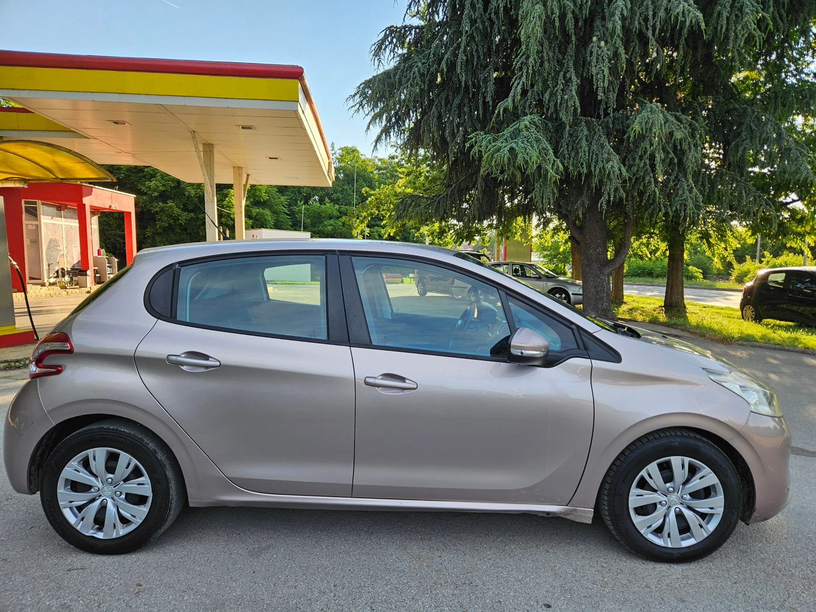 Peugeot 208 1.4, 68к.с., евро 5а!, снимка 4 - Автомобили и джипове - 54887829