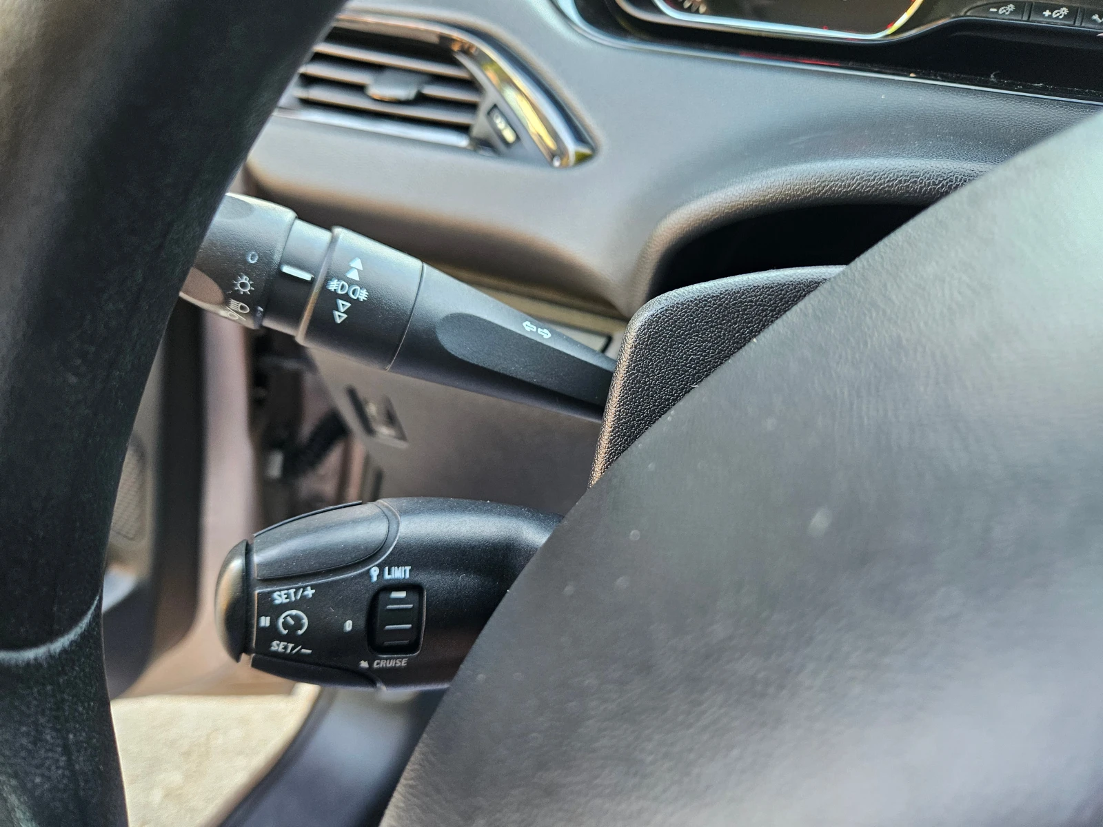Peugeot 208 1.4, 68к.с., евро 5а!, снимка 15 - Автомобили и джипове - 54887829