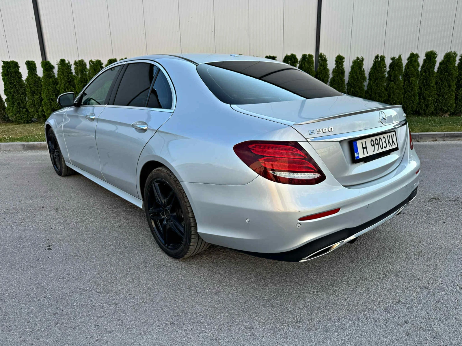 Mercedes-Benz E 300 AMG, снимка 3 - Автомобили и джипове - 55024579