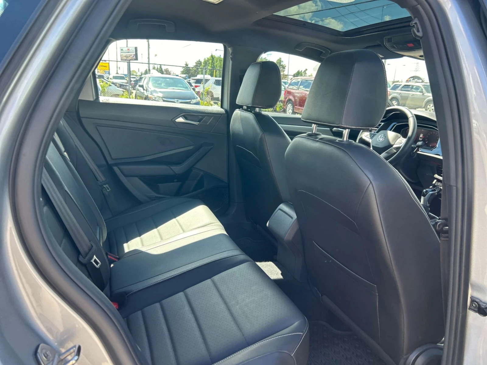 VW Jetta COMFORTLINE SPORT / ПАНО / ЛИЗИНГ / ЦЕНА до БГ, снимка 14 - Автомобили и джипове - 55467385