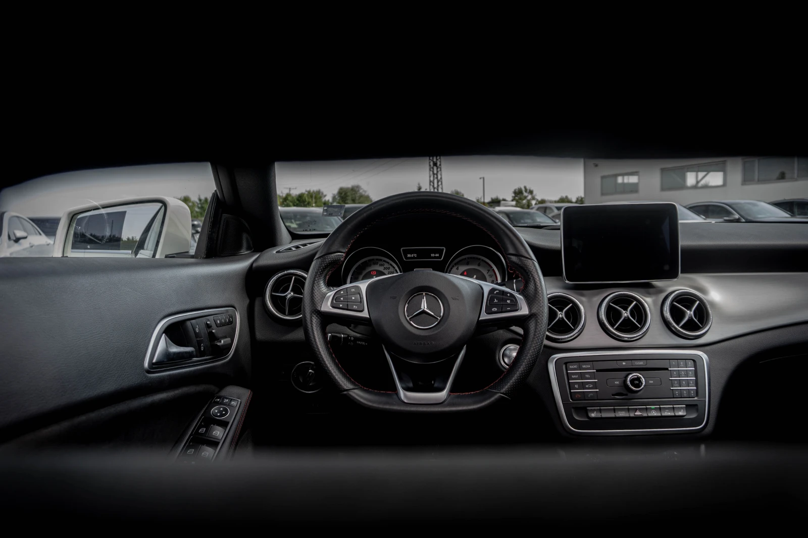 Mercedes-Benz CLA AMGPack-2.5-4MATIC-РЕАЛНИ КМ!, снимка 8 - Автомобили и джипове - 55655196