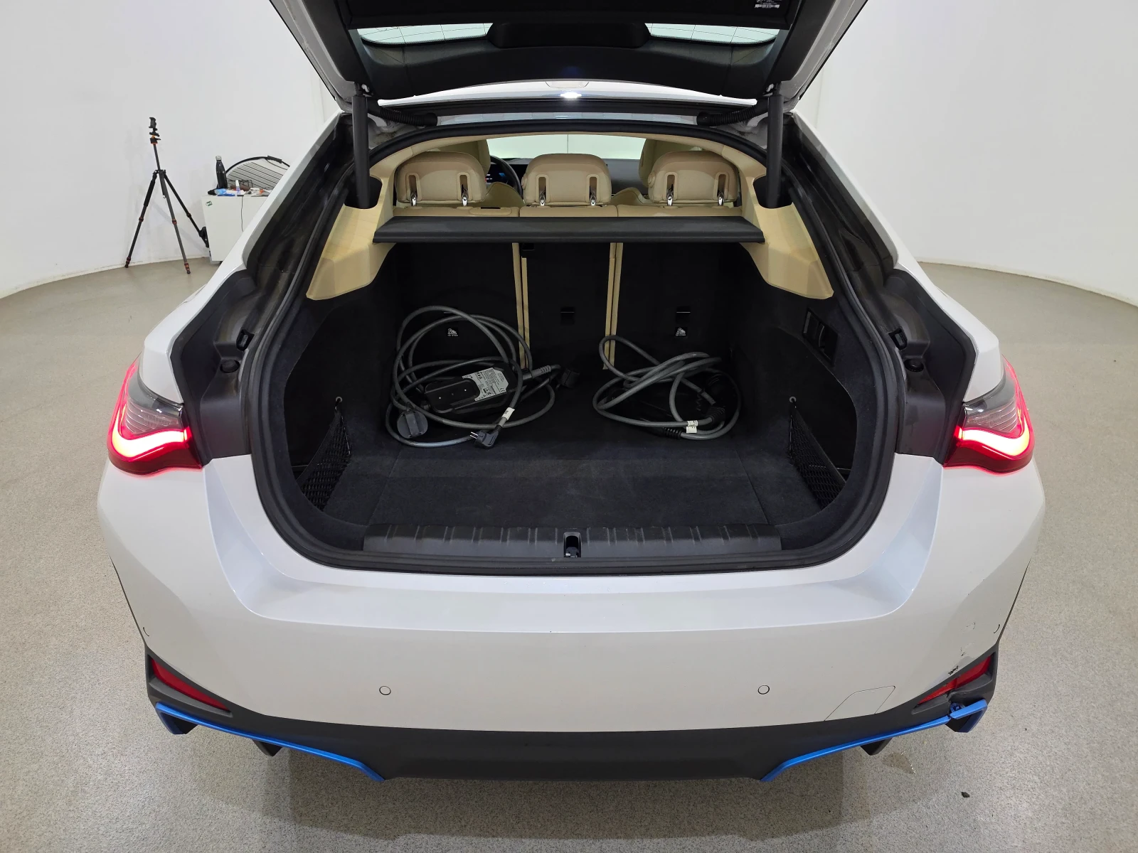 BMW i4 Gran Coupe eDrive35 Aut. LED Head-Up LC-Pro Navi, снимка 11 - Автомобили и джипове - 55738342