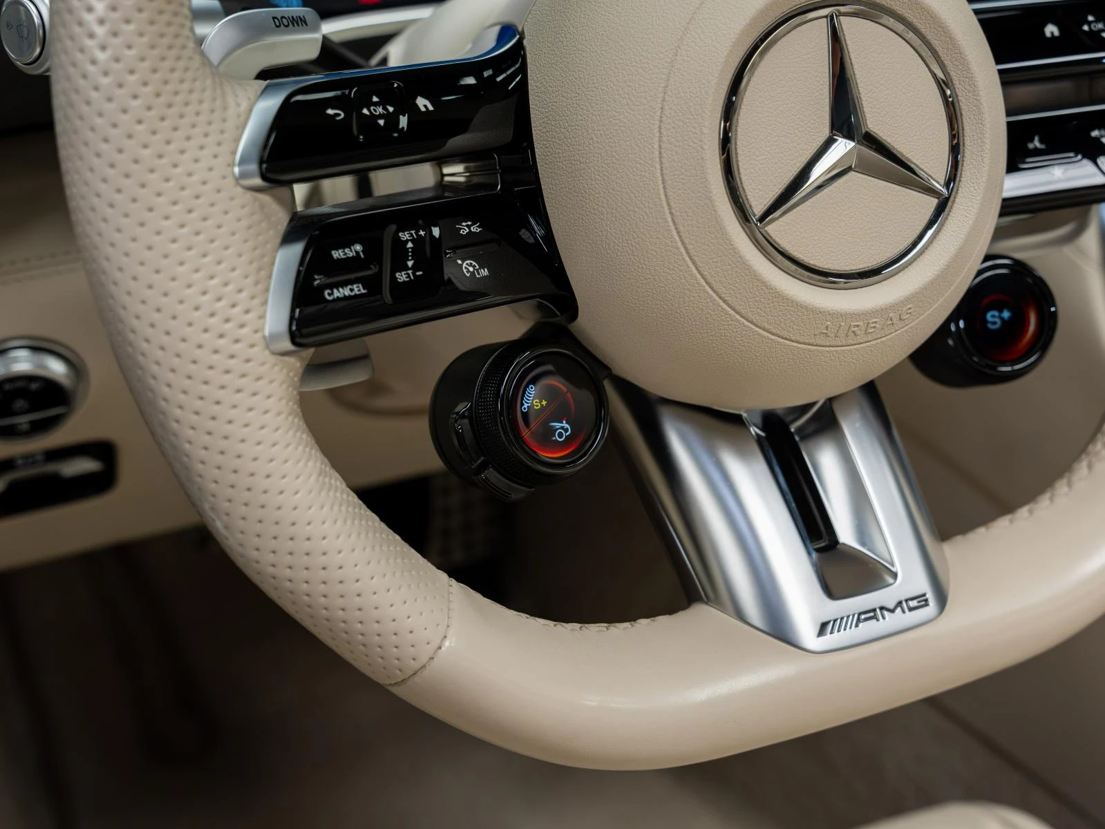 Mercedes-Benz SL 63 AMG 4MATIC+ ROADSTER* BURMESTER* HUD* 360CAM* MASSAGE*, снимка 11 - Автомобили и джипове - 55842305