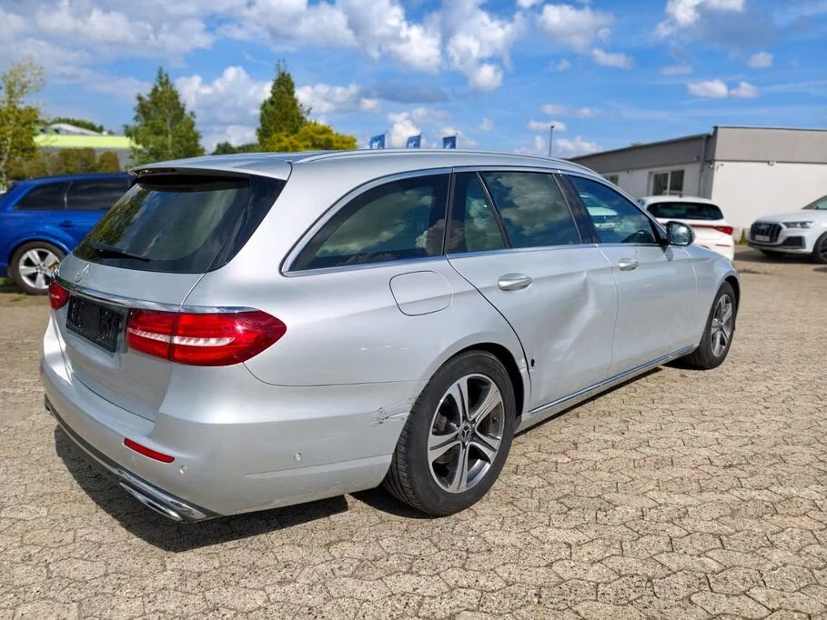 Mercedes-Benz E 220 9G-tronic Avantgarde, снимка 5 - Автомобили и джипове - 55843264