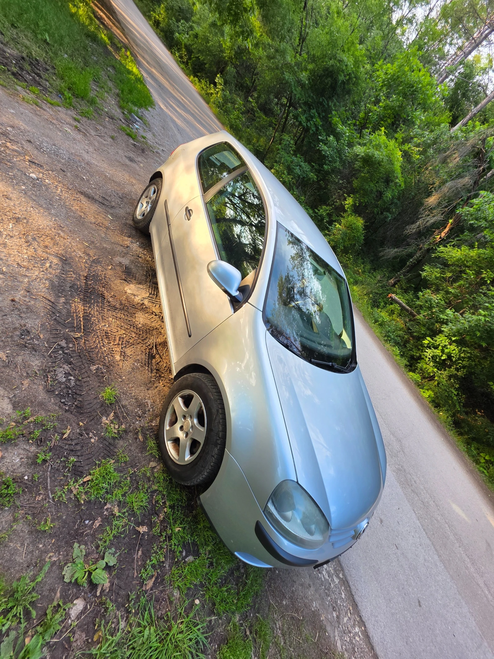 VW Golf V 1.4 / 192 хил.км / обслужен / 2 комплекта гуми, снимка 3 - Автомобили и джипове - 55880663