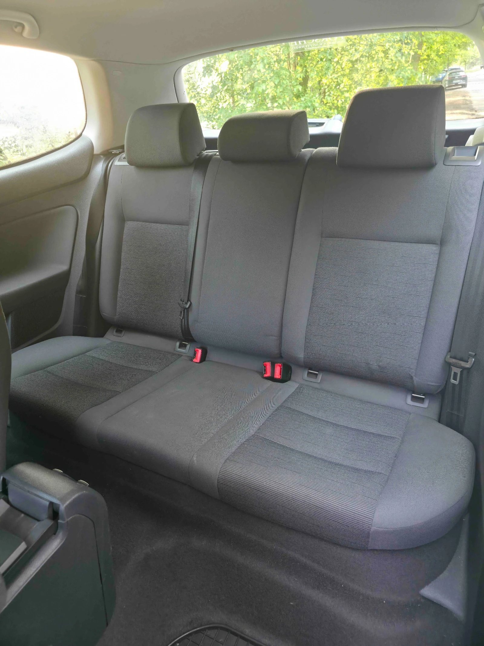 VW Golf V 1.4 / 192 хил.км / обслужен / 2 комплекта гуми, снимка 8 - Автомобили и джипове - 55880663