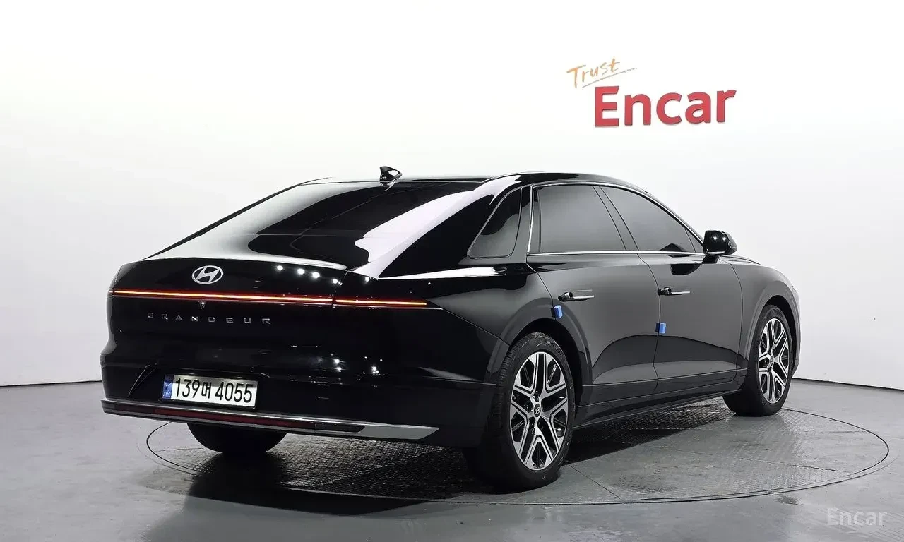 Hyundai Grandeur 2.5* PREMIUM* ОБДУХВАНЕ* ДИСТРОНИК* LANE* ASSIST* , снимка 2 - Автомобили и джипове - 56235324