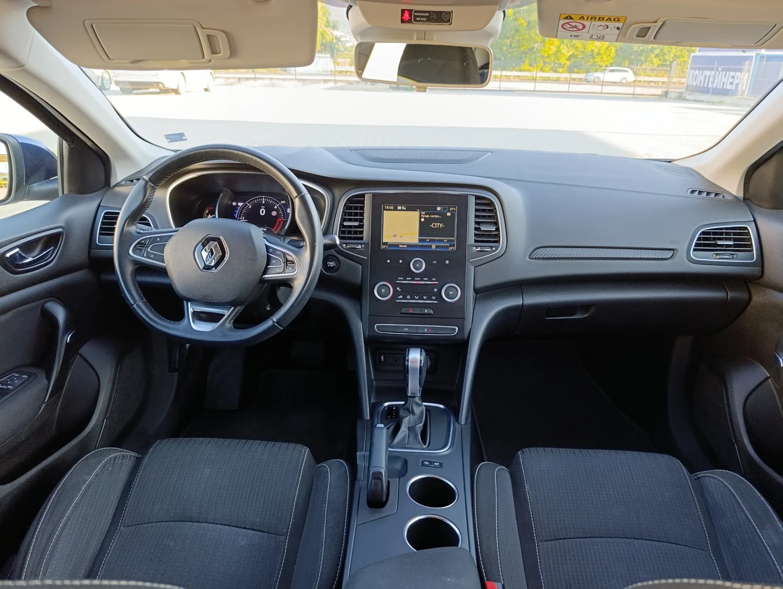 Renault Megane, снимка 9 - Автомобили и джипове - 56243534