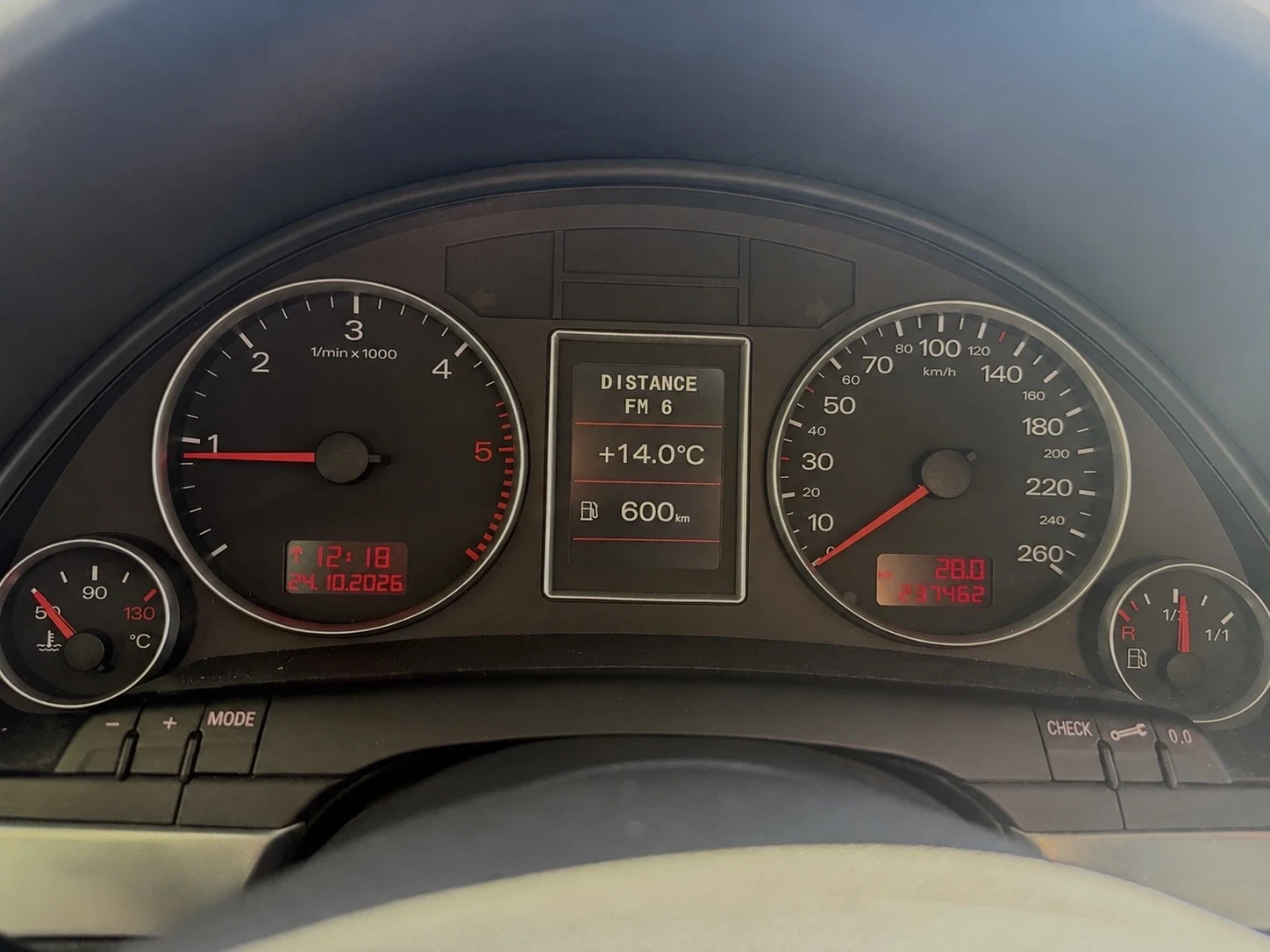 Audi A4 2.0 TDI, снимка 6 - Автомобили и джипове - 56702511