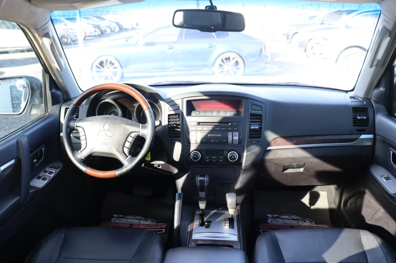 Mitsubishi Pajero 3.8i TOP!, снимка 12 - Автомобили и джипове - 48480064