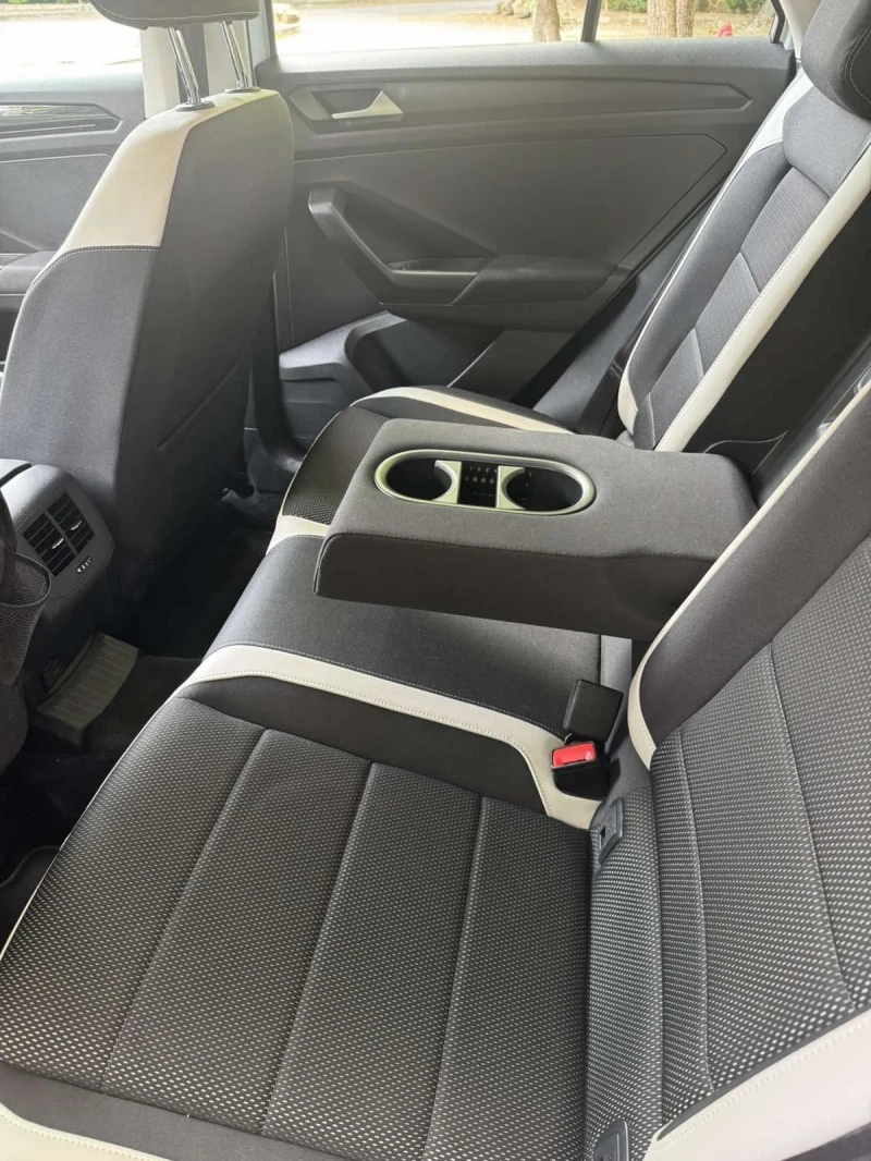 VW T-Roc, снимка 8 - Автомобили и джипове - 51973146