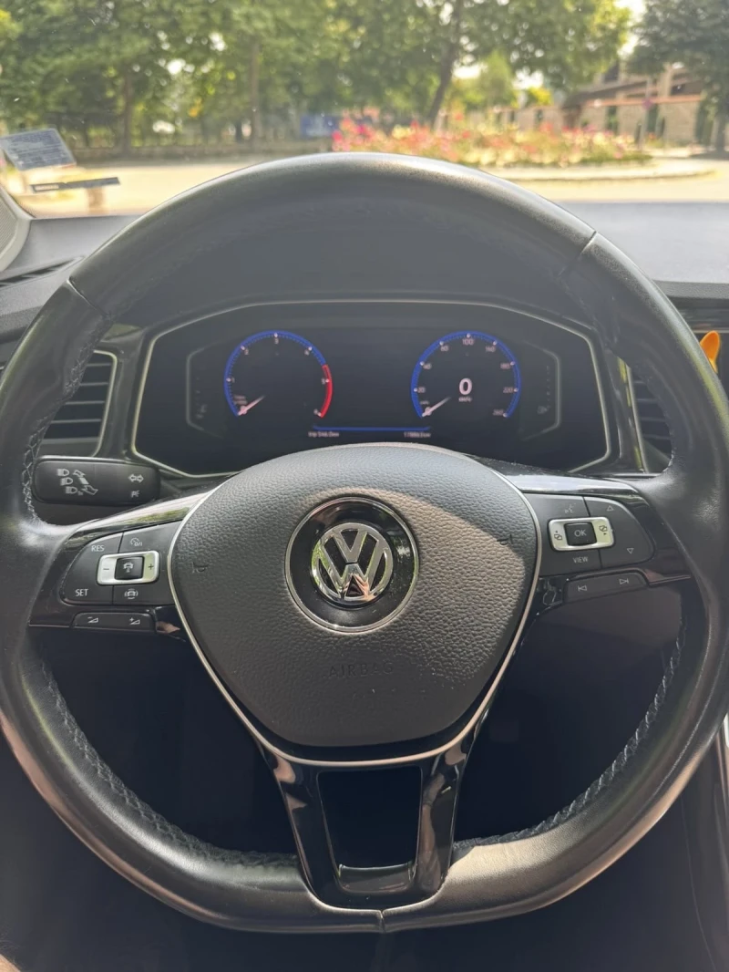 VW T-Roc, снимка 6 - Автомобили и джипове - 51973146