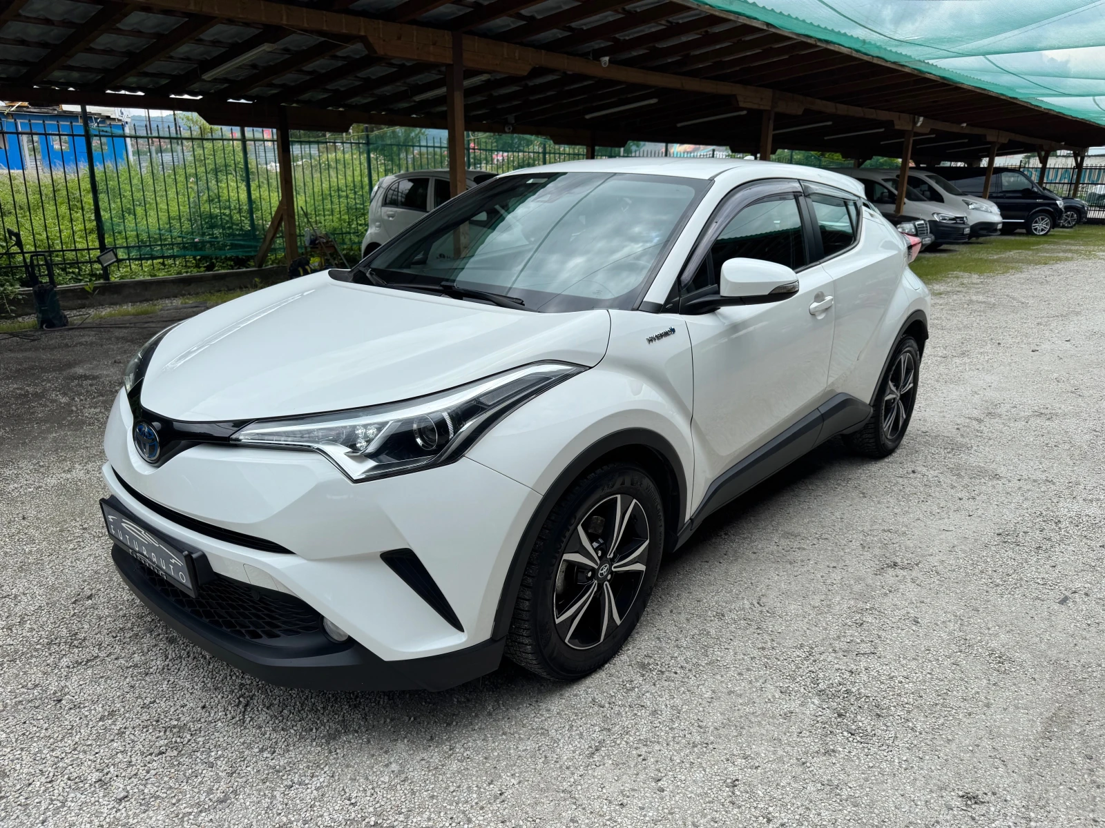 Toyota C-HR 1, 8i HYBRID нов внос  - изображение 5