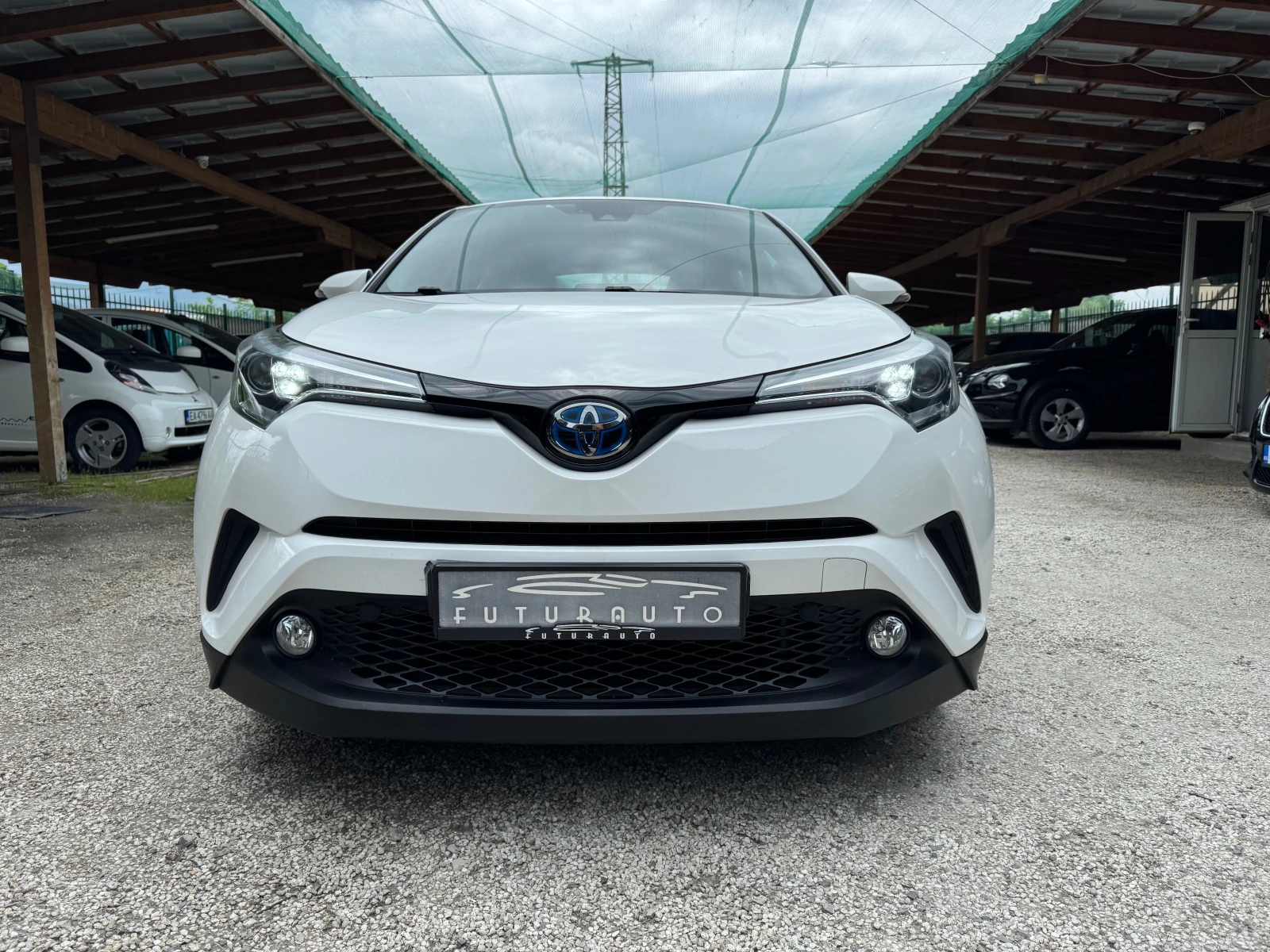 Toyota C-HR 1, 8i HYBRID нов внос  - изображение 4