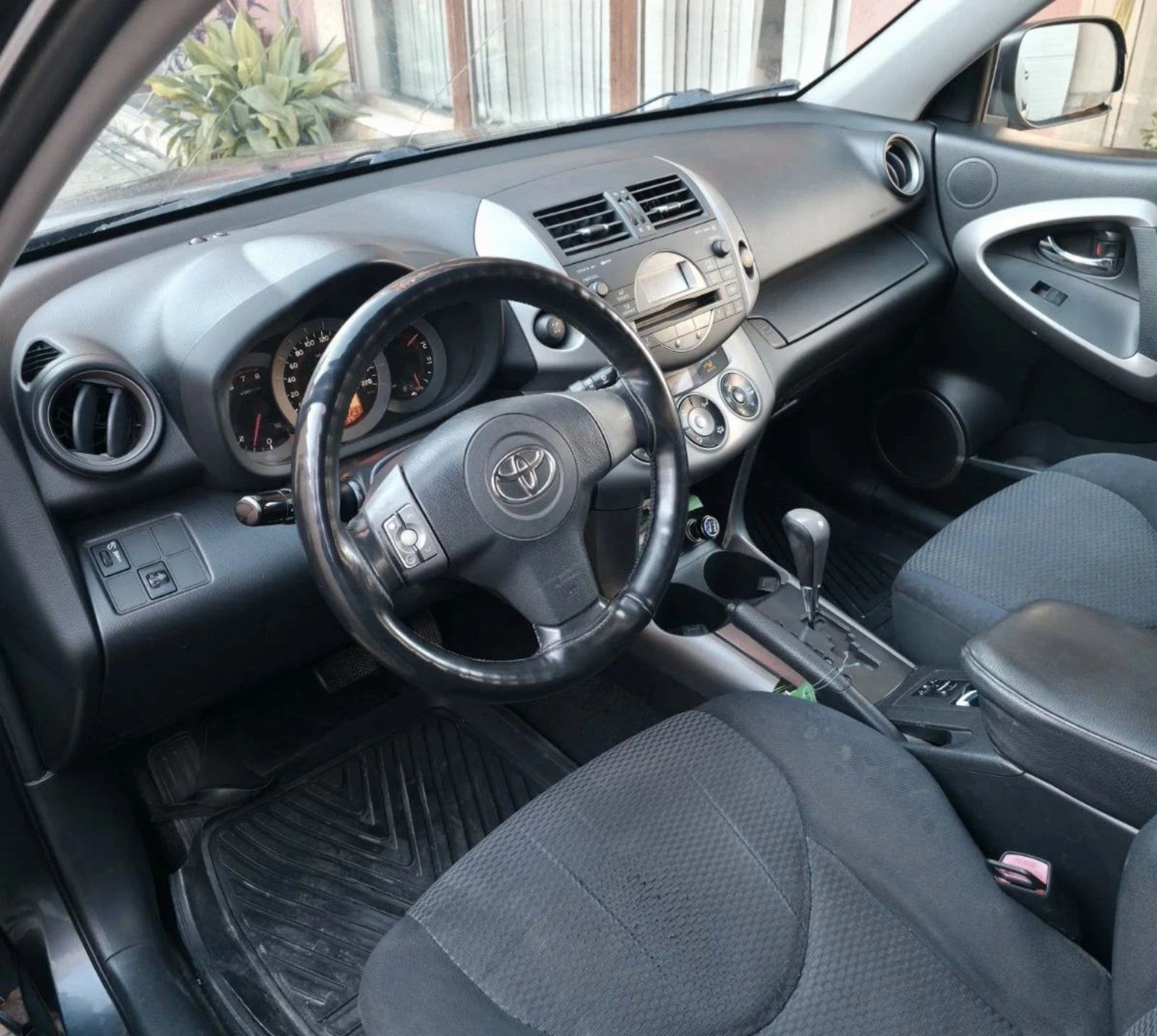 Toyota Rav4 2.0 - изображение 5