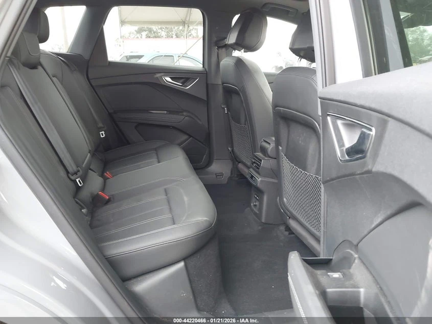 Audi Q4 E-Tron Premium 50 Quattro, снимка 8 - Автомобили и джипове - 53910817