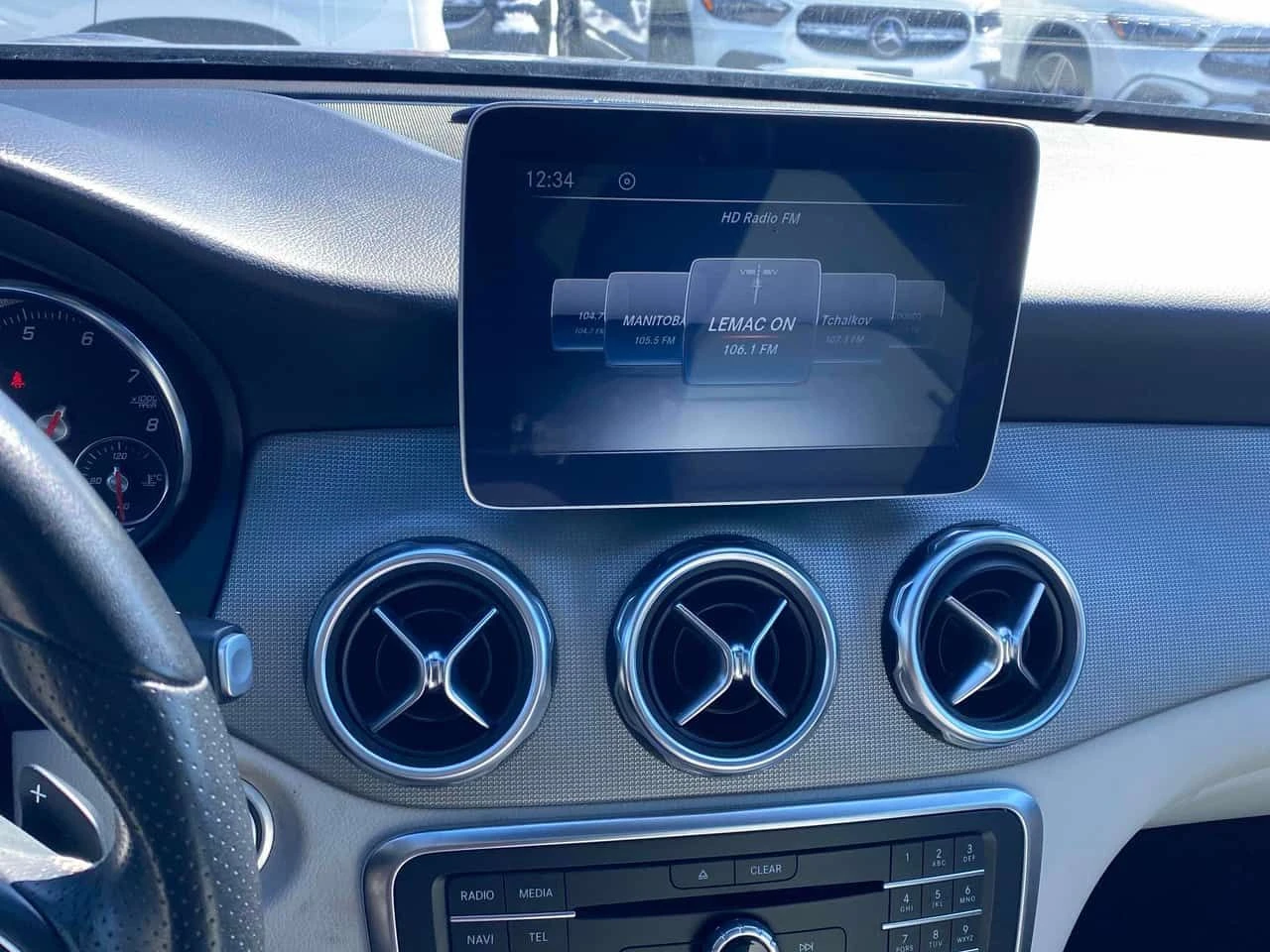 Mercedes-Benz GLA 250 ПАНОРАМА/ОТ ПРЕДСТАВИТЕЛСТВО НА MERCEDES, снимка 9 - Автомобили и джипове - 54017230