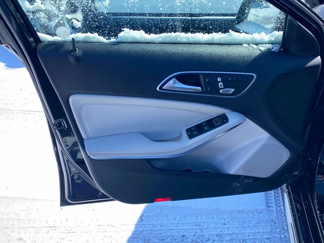 Mercedes-Benz GLA 250 ПАНОРАМА/ОТ ПРЕДСТАВИТЕЛСТВО НА MERCEDES, снимка 11 - Автомобили и джипове - 54017230