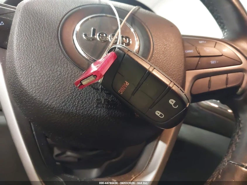 Jeep Grand cherokee 3.6l Laredo E 4X4, снимка 11 - Автомобили и джипове - 54334349