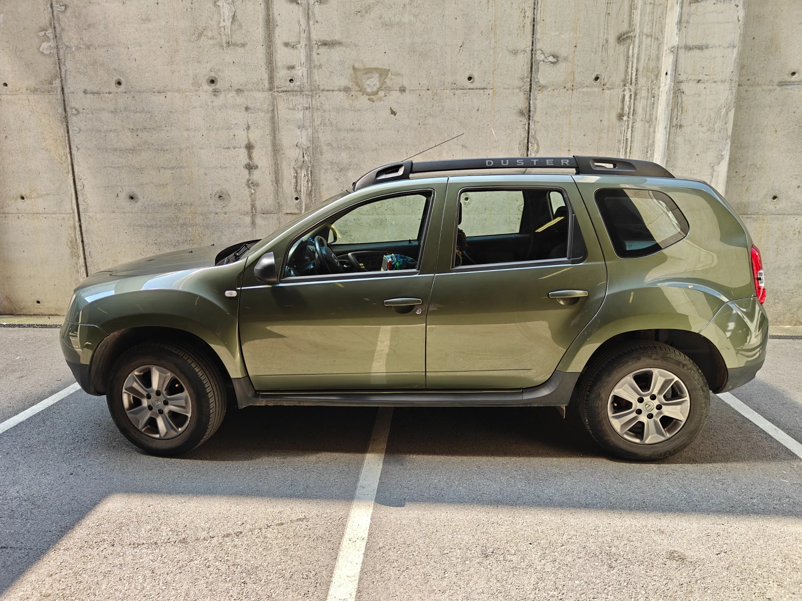 Dacia Duster 1.6i GAZ , 93хил.км., снимка 4 - Автомобили и джипове - 55655686