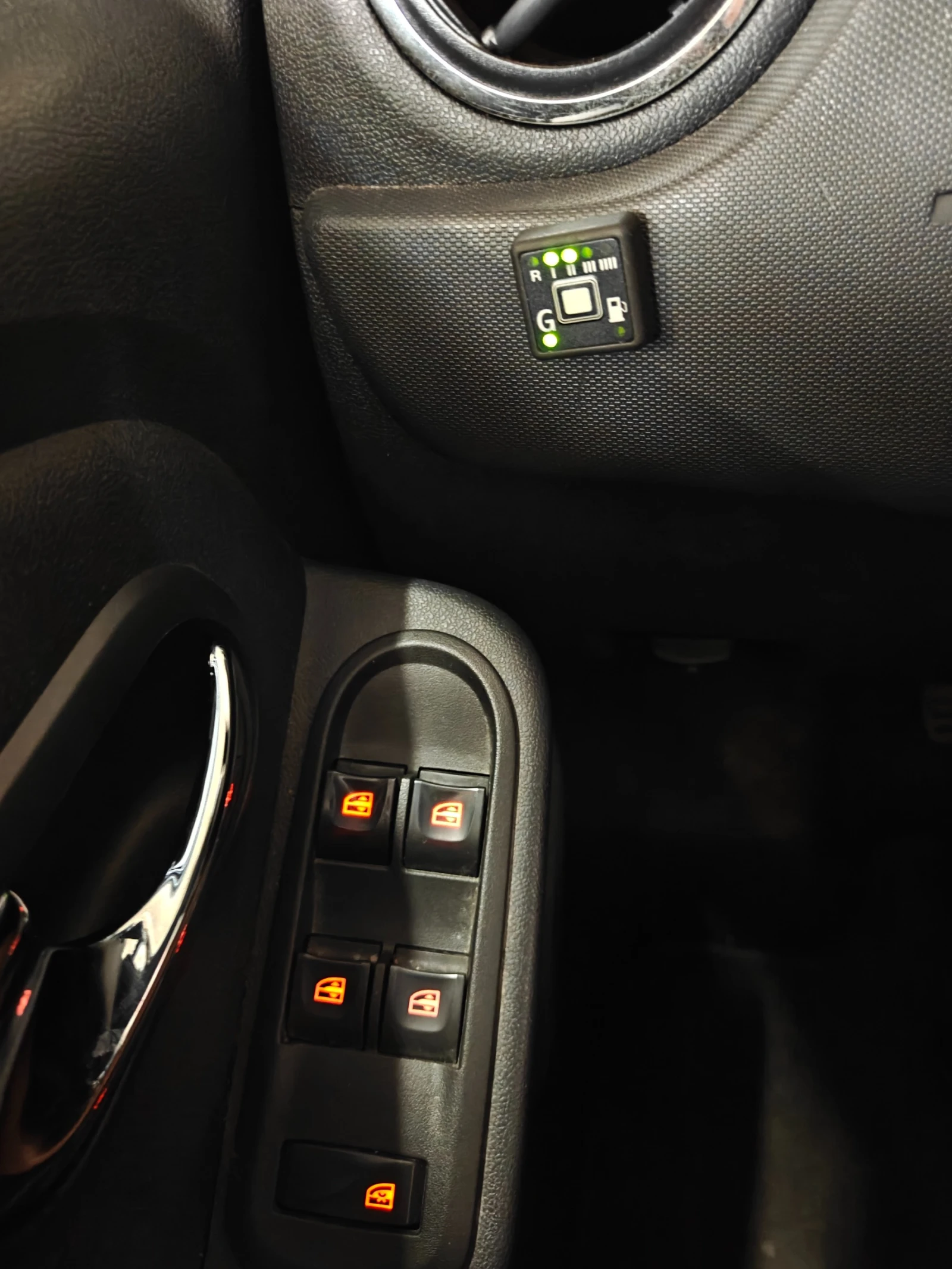 Dacia Duster 1.6i GAZ , 93хил.км., снимка 13 - Автомобили и джипове - 55655686