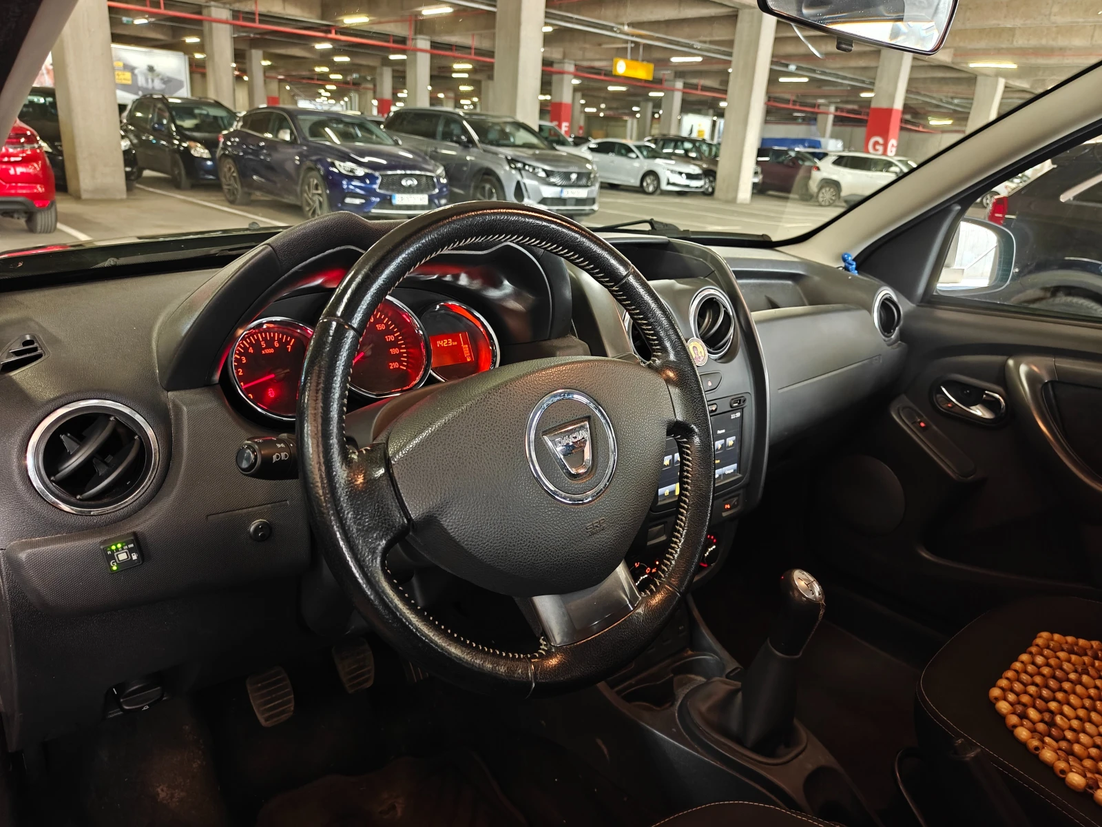 Dacia Duster 1.6i GAZ , 93хил.км., снимка 9 - Автомобили и джипове - 55655686