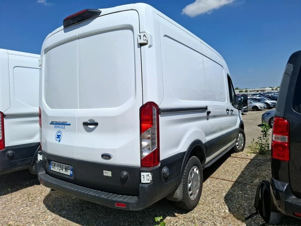 Ford Transit L2H2 75 kWh 360  камери парктроник нави подгрев, снимка 3 - Бусове и автобуси - 56128181