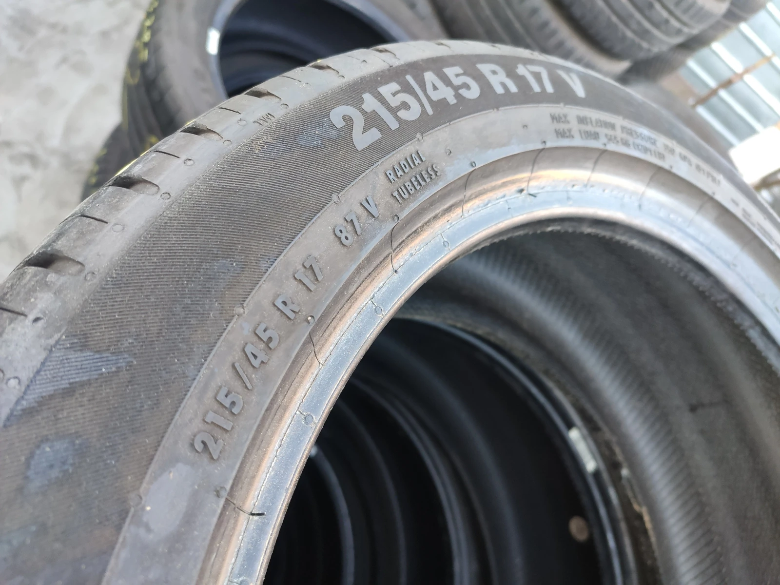 Гуми Летни 215/45R17, снимка 8 - Гуми и джанти - 55272437