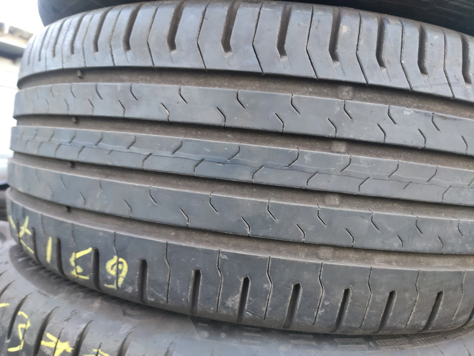 Гуми Летни 215/45R17, снимка 3 - Гуми и джанти - 55272437