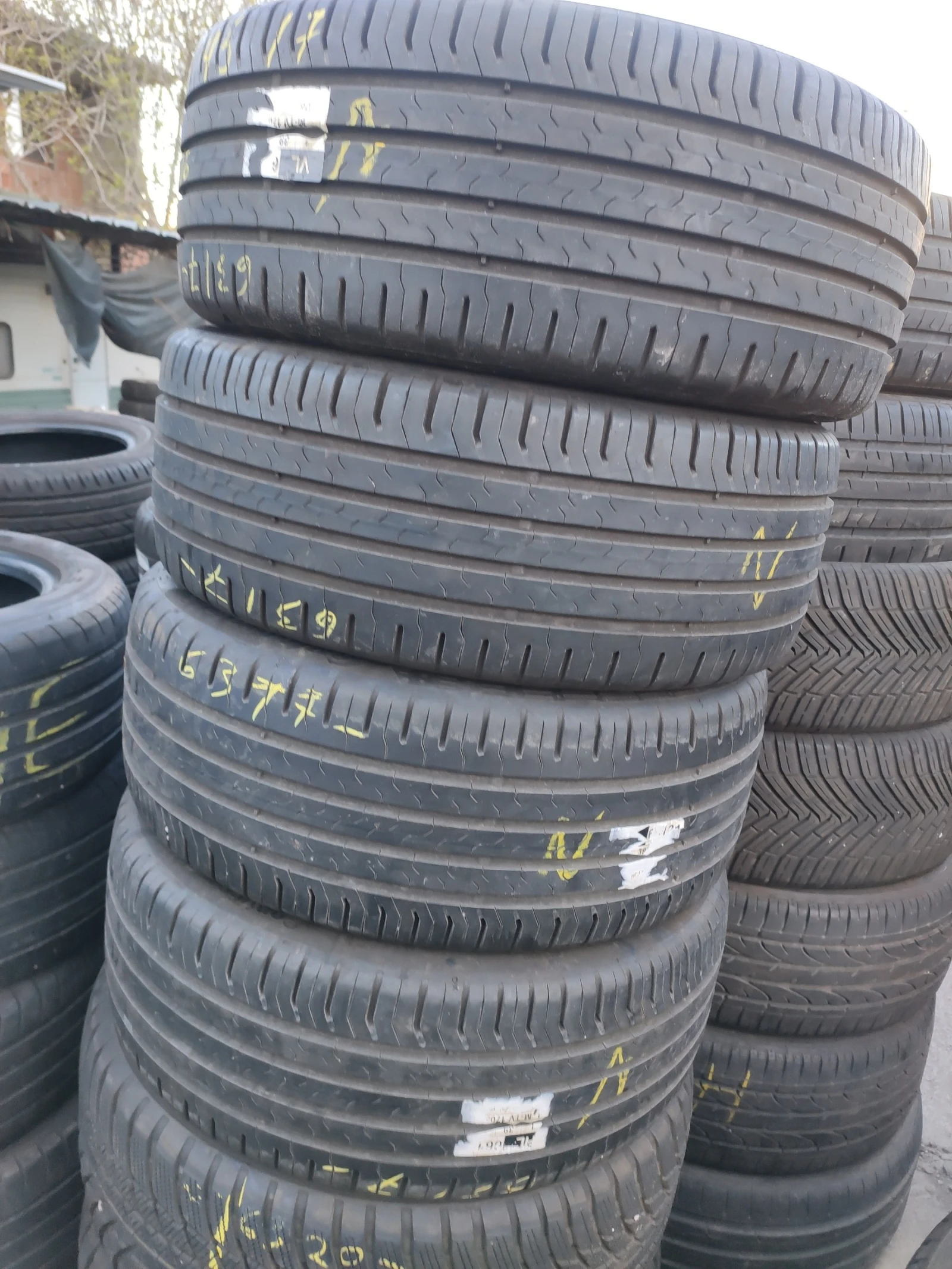 Гуми Летни 215/45R17, снимка 6 - Гуми и джанти - 55272437