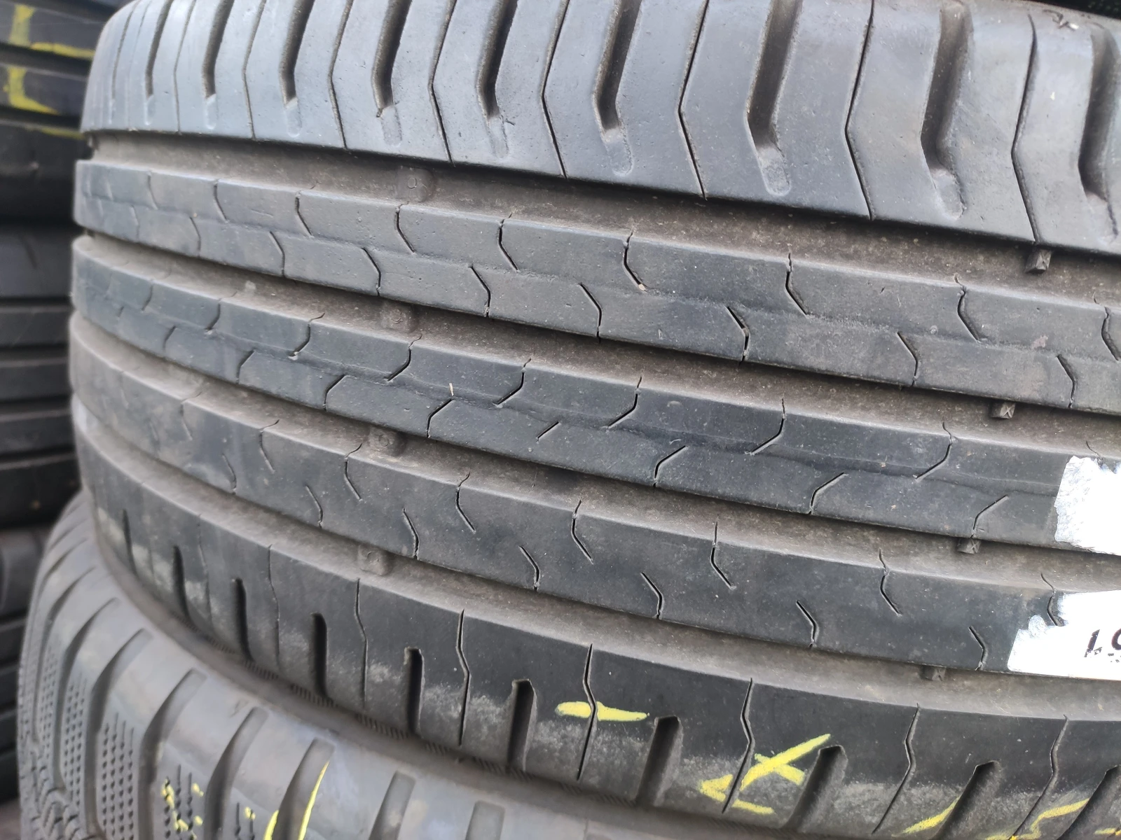 Гуми Летни 215/45R17, снимка 4 - Гуми и джанти - 55272437