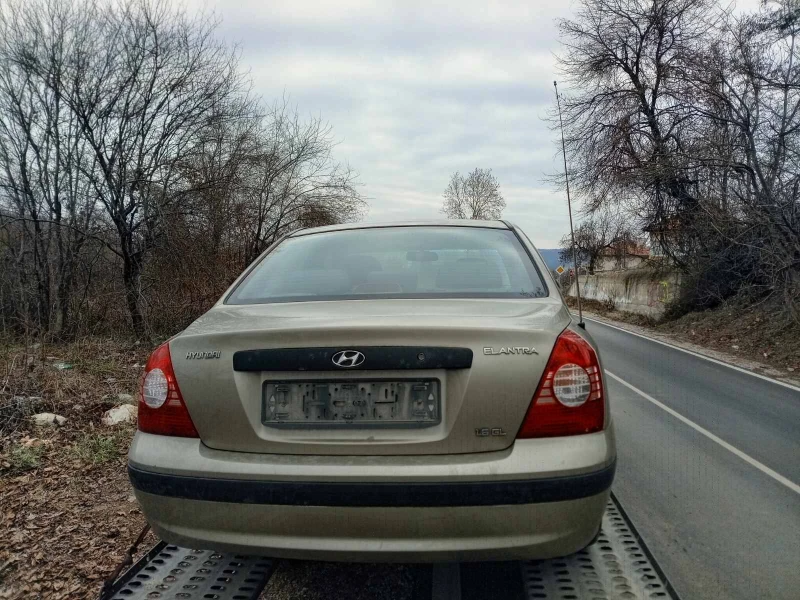 Hyundai Elantra 1.6 i, снимка 4 - Автомобили и джипове - 48693255